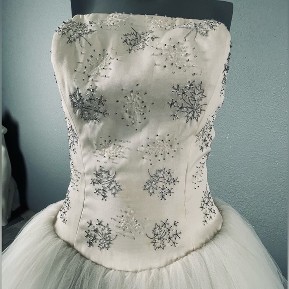 Vintage Monique Lhuillier gown - Picture 6 of 12